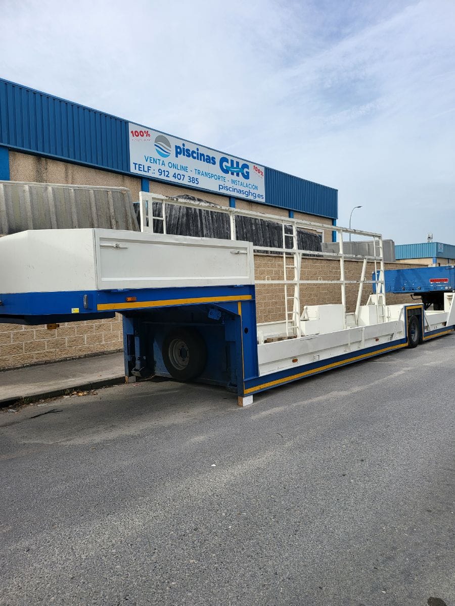 Transporte semirremolque piscinas grandes