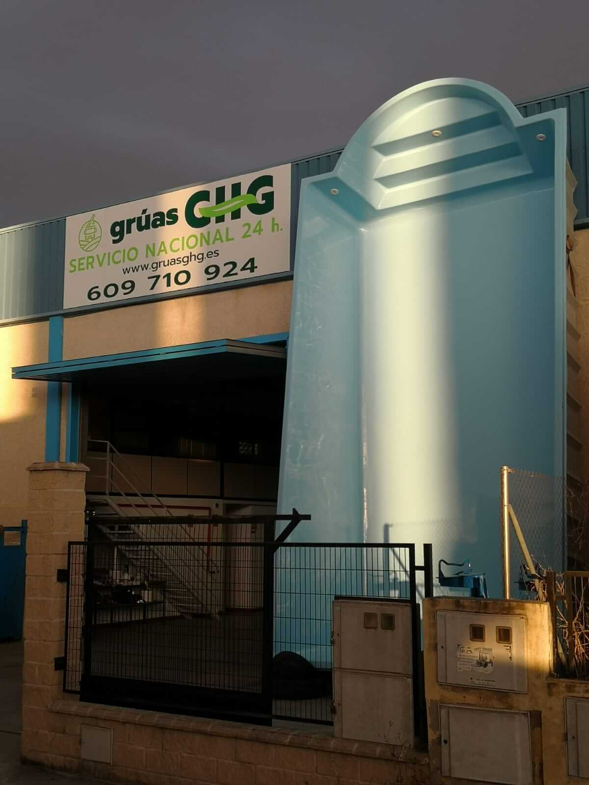 Transporte semirremolque piscinas grandes